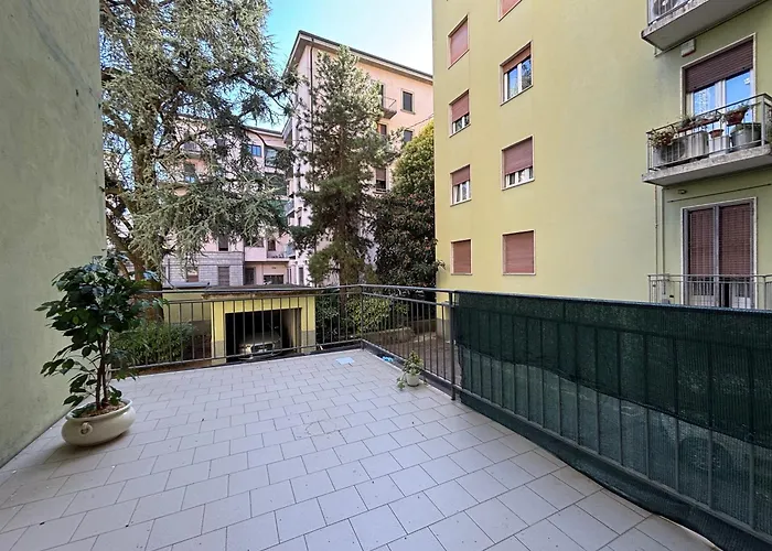 E Spazioso Con 3 Camere, 3 Bagni E Terrazzo * Bergamo